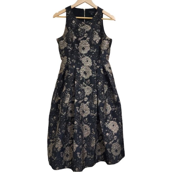 Ann Taylor Dresses & Skirts - Ann Taylor Black & Gold Brocade Floral Formal Dress Size 6